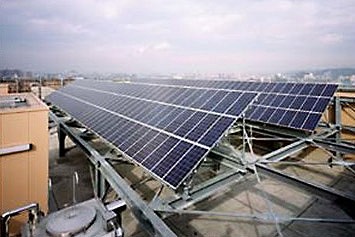 屋上設置の太陽光発電設備