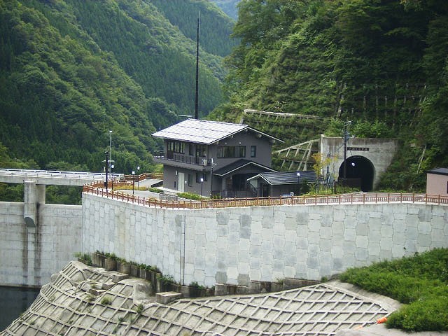 奥山にひっそり佇む施設