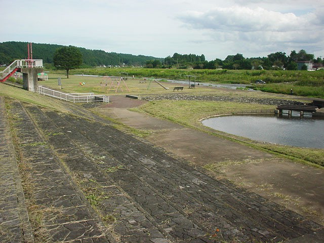 広々とした公園が整備されている。