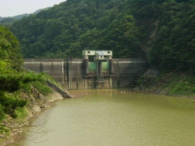 ダム上流からの風景