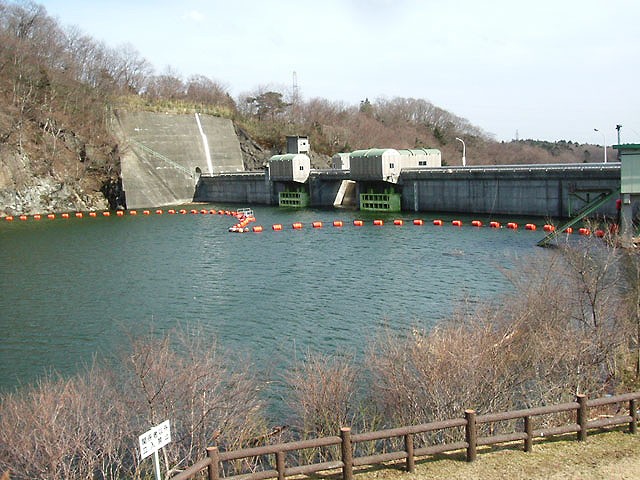 ダム上流からの風景