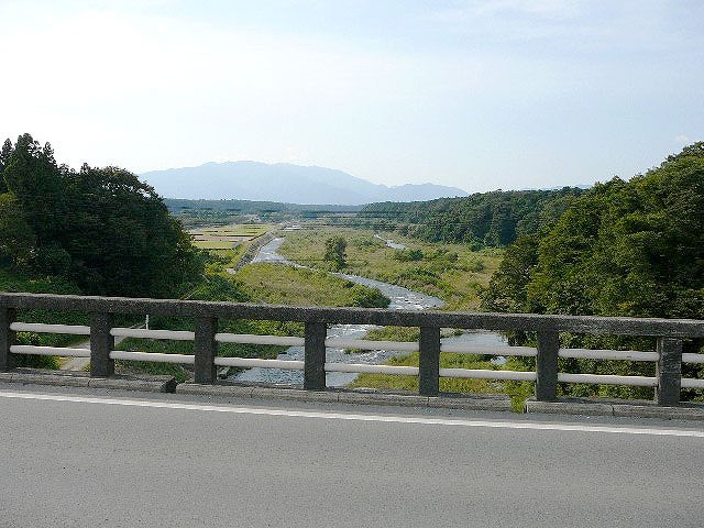 那須連山と那珂川を望む