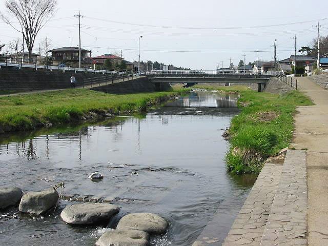 船付橋から上流（中央橋）間の親水施設