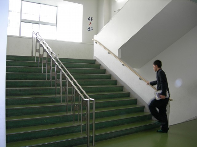 高校の階段