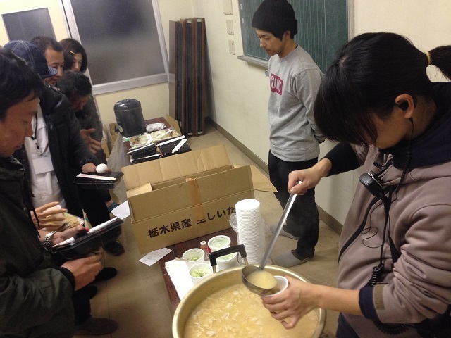 ▲撮影現場での食事時の風景♪