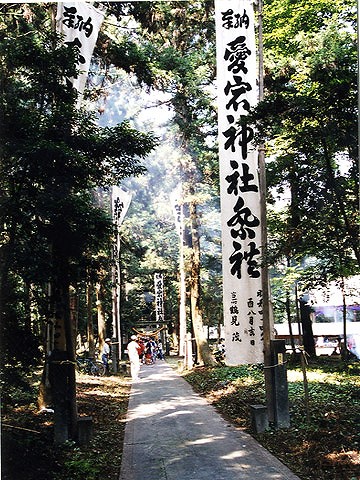 会場へ行く参道風景