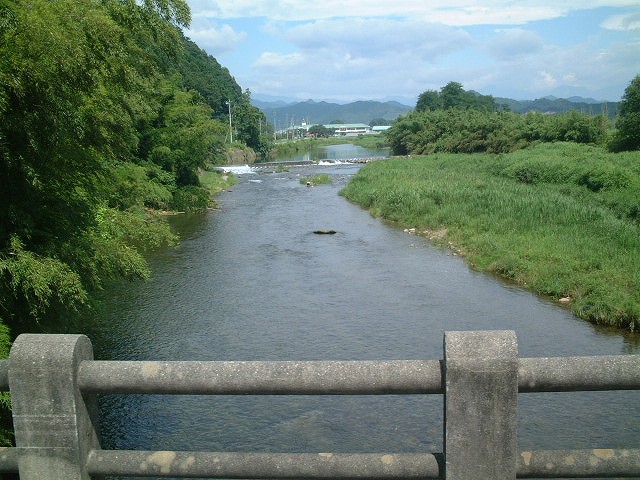 橋上より上流側を望む