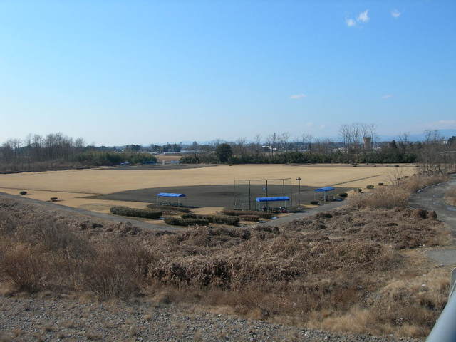 鬼怒橋の上から見た野球場