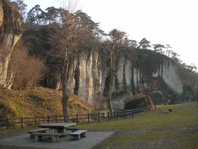 大谷石の岩肌