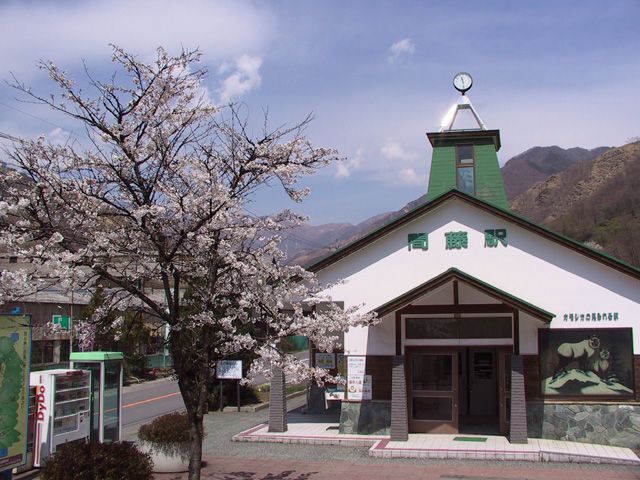 春の間藤駅