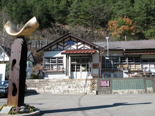 通洞駅の外観