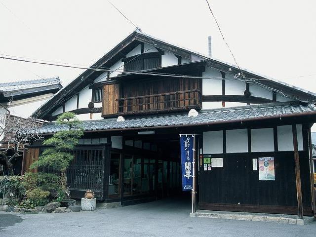 築１６０年の酒蔵の正面（事務所）