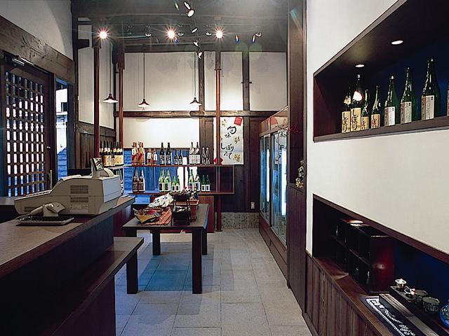 ギャラリー酒蔵楽（さかぐら）店内