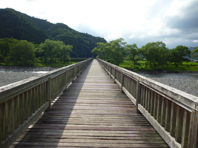 木造の歩道・欄干