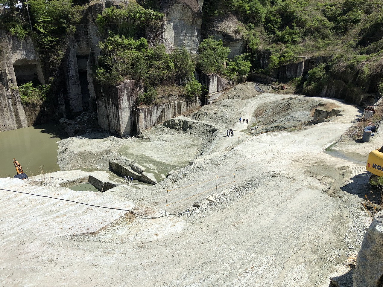 圧巻！！高低差40ｍの採掘現場