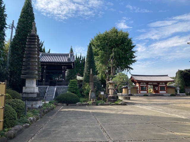 鐘撞堂と山門