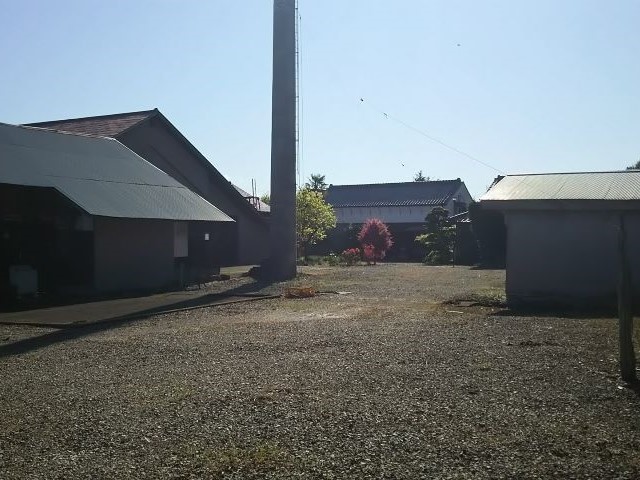 酒蔵風景です。東北大震災で蔵の屋根や壁面が損傷しております。蔵は旧蔵と新蔵からなり新蔵の建設時期は大正末期です。