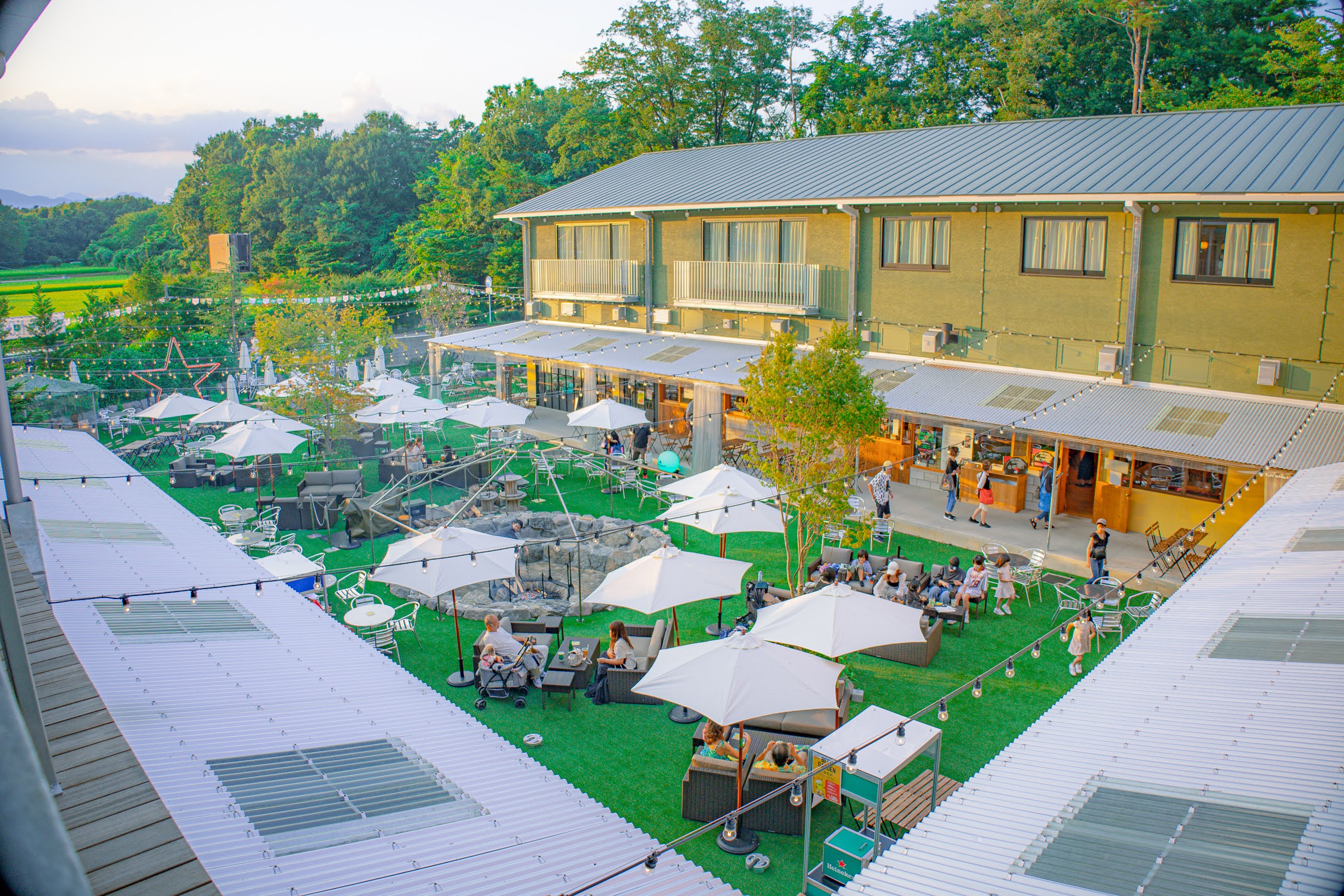 開放感溢れる中庭